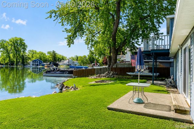 2082 Kingston Street, White Lake Charter Township, MI 48386