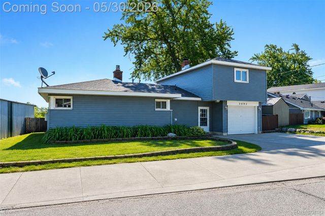 2082 Kingston Street, White Lake Charter Township, MI 48386