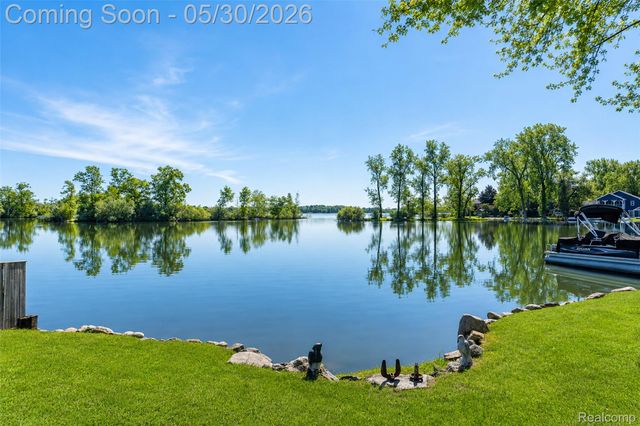 2082 Kingston Street, White Lake Charter Township, MI 48386