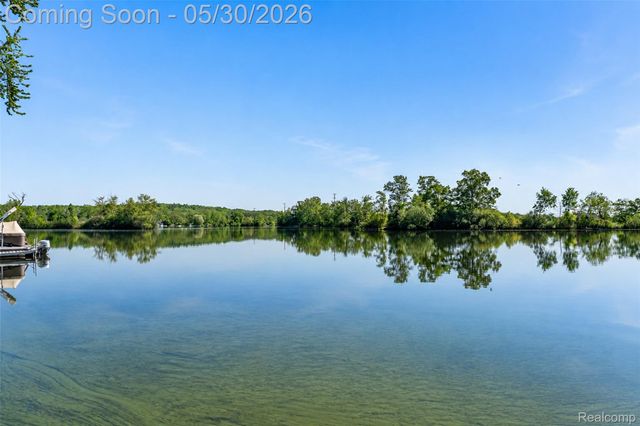 2082 Kingston Street, White Lake Charter Township, MI 48386