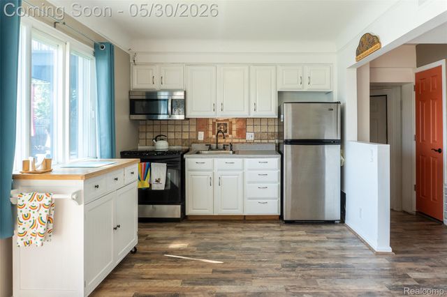 2082 Kingston Street, White Lake Charter Township, MI 48386