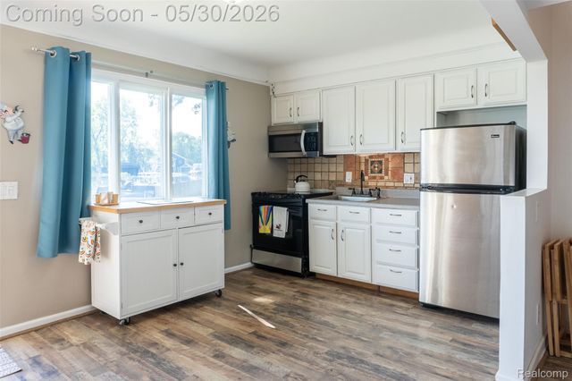 2082 Kingston Street, White Lake Charter Township, MI 48386
