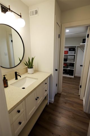 1516 Bay Area Boulevard P19, Houston, TX 77058