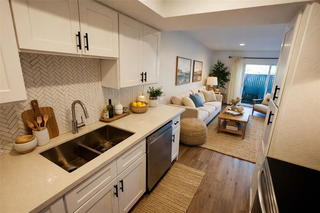 1516 Bay Area Boulevard P19, Houston, TX 77058