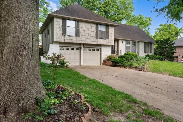 1705 N 1st Street, Blue Springs, MO 64014