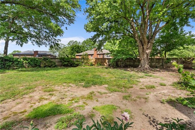 1705 N 1st Street, Blue Springs, MO 64014