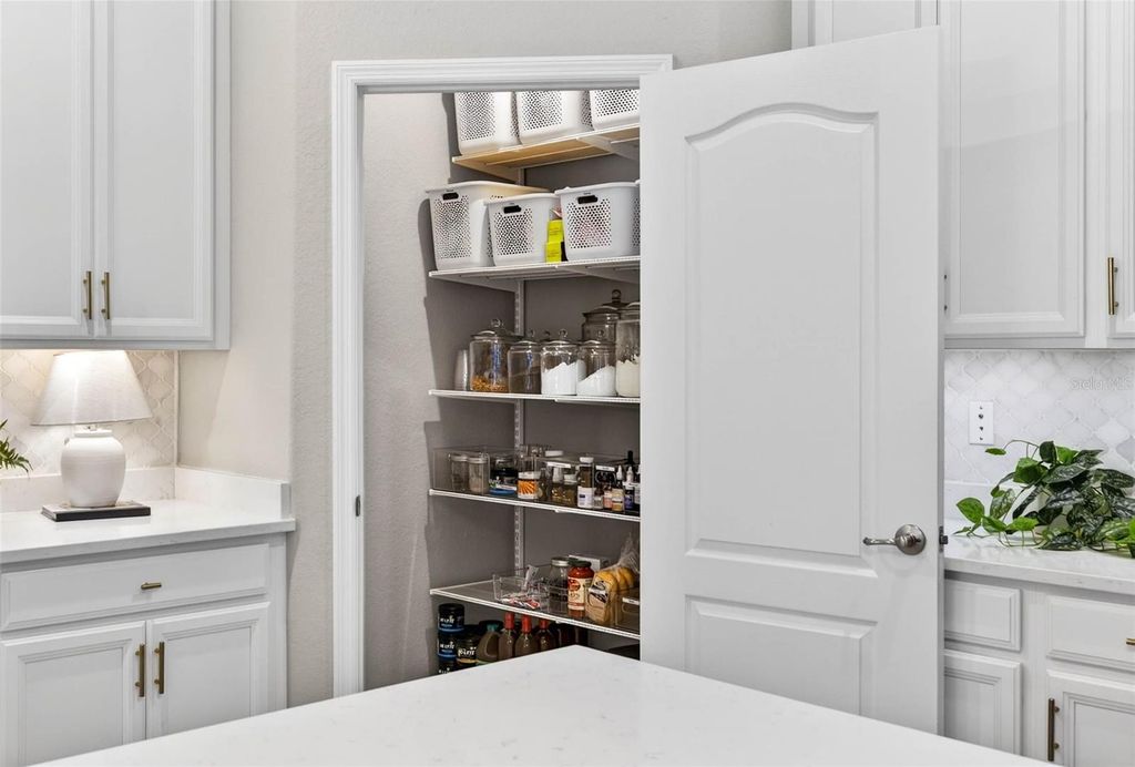 Image 17 of property listing at 710 ACACIA COURT, Bradenton, FL 34212