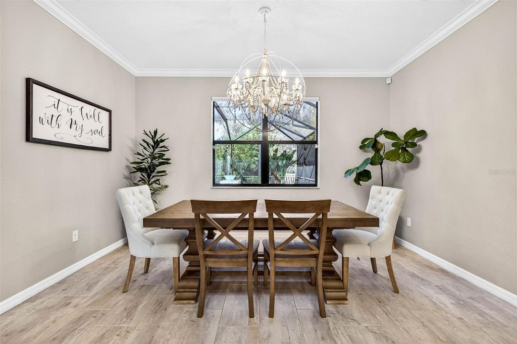 Image 19 of property listing at 710 ACACIA COURT, Bradenton, FL 34212