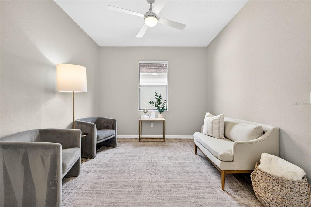 Image 21 of property listing at 710 ACACIA COURT, Bradenton, FL 34212