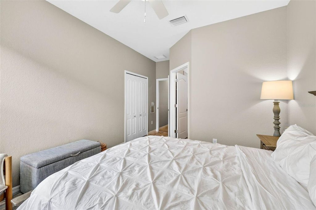 Image 26 of property listing at 710 ACACIA COURT, Bradenton, FL 34212