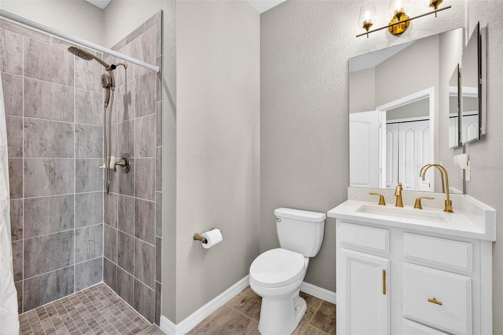 Image 27 of property listing at 710 ACACIA COURT, Bradenton, FL 34212