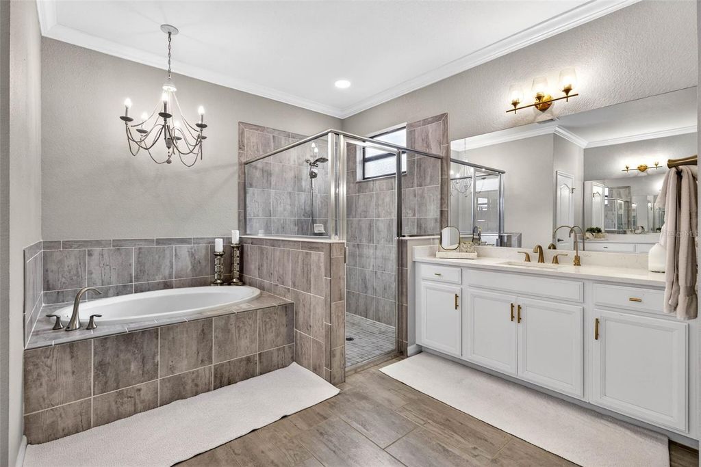 Image 33 of property listing at 710 ACACIA COURT, Bradenton, FL 34212