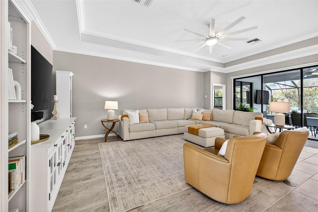 Image 6 of property listing at 710 ACACIA COURT, Bradenton, FL 34212
