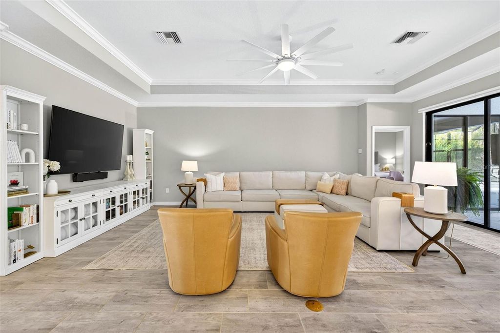 Image 7 of property listing at 710 ACACIA COURT, Bradenton, FL 34212