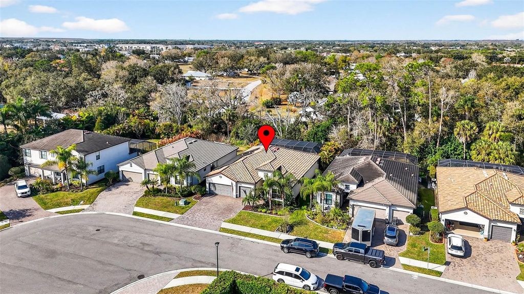 Image 65 of property listing at 710 ACACIA COURT, Bradenton, FL 34212