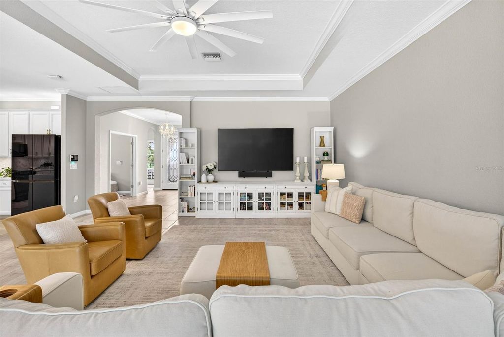 Image 9 of property listing at 710 ACACIA COURT, Bradenton, FL 34212