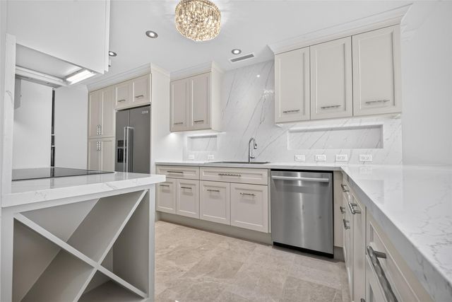 5110 San Felipe 98-91, Houston, TX 77056
