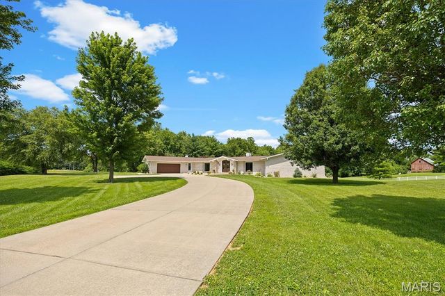 3732 Ridge View Road, Edwardsville, IL 62025