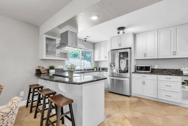 1160 Silver Lake Dr, Sacramento, CA 95831