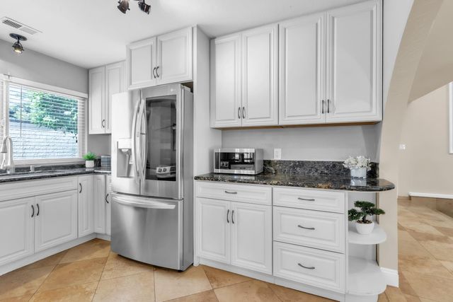 1160 Silver Lake Dr, Sacramento, CA 95831