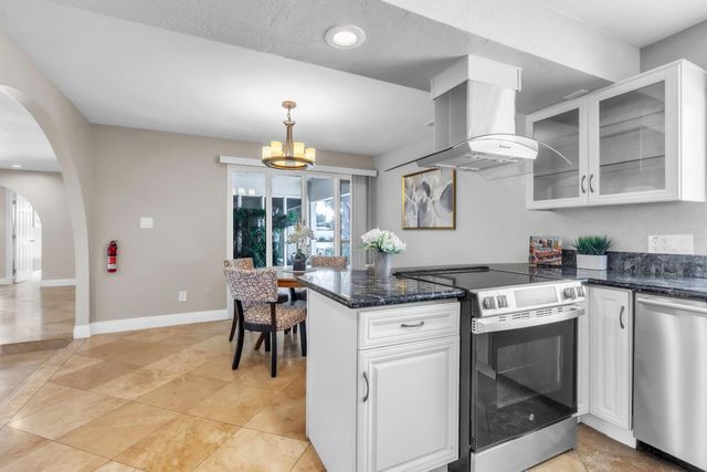1160 Silver Lake Dr, Sacramento, CA 95831