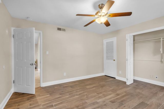 1160 Silver Lake Dr, Sacramento, CA 95831