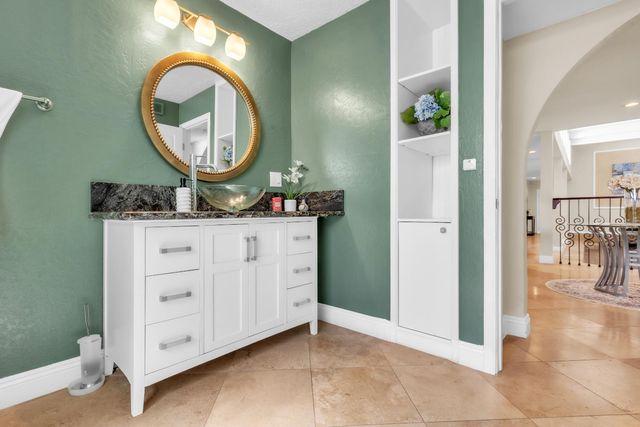 1160 Silver Lake Dr, Sacramento, CA 95831