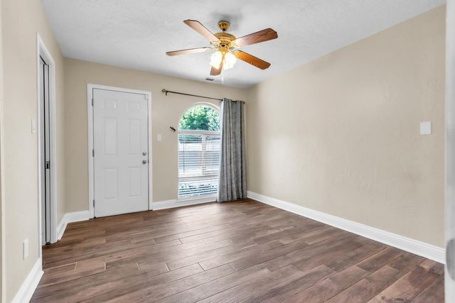 1160 Silver Lake Dr, Sacramento, CA 95831