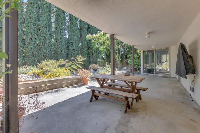 1160 Silver Lake Dr, Sacramento, CA 95831