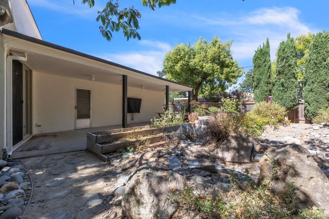 1160 Silver Lake Dr, Sacramento, CA 95831