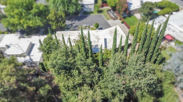 1160 Silver Lake Dr, Sacramento, CA 95831