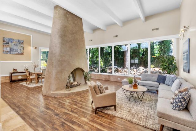 1160 Silver Lake Dr, Sacramento, CA 95831