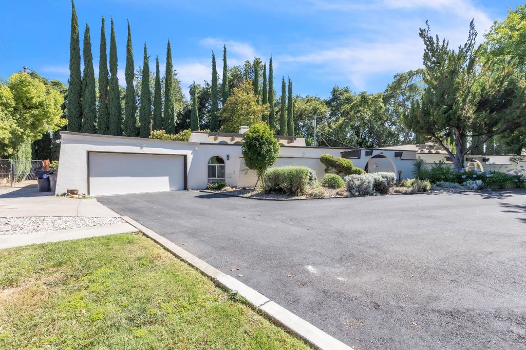 1160 Silver Lake Dr, Sacramento, CA 95831