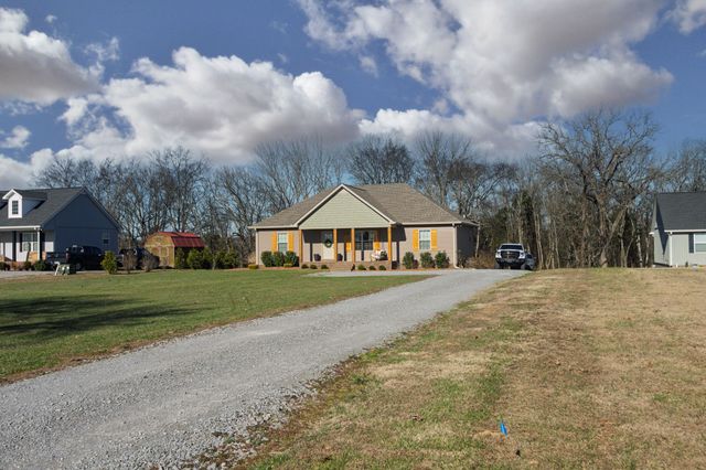 720 Armstrong Rd, Castalian Springs, TN 37031