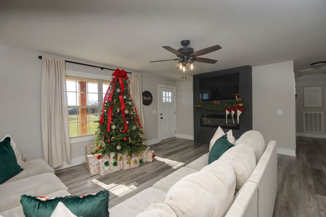 720 Armstrong Rd, Castalian Springs, TN 37031