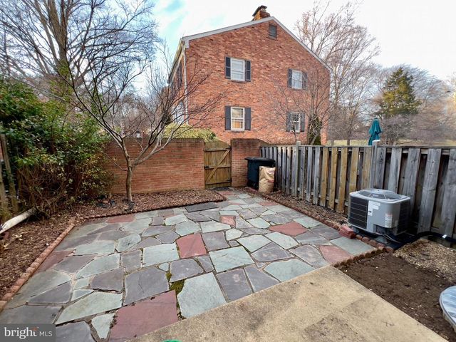 3148 HARTWICK LN, Fairfax, VA 22031