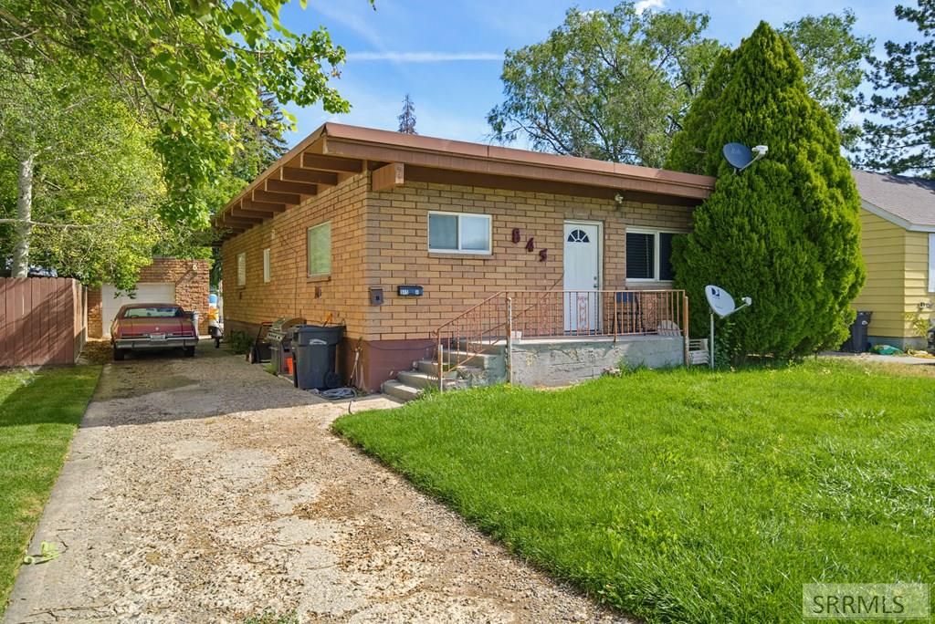 Image 2 of property listing at 845 12th Street, Idaho Falls, ID 83404