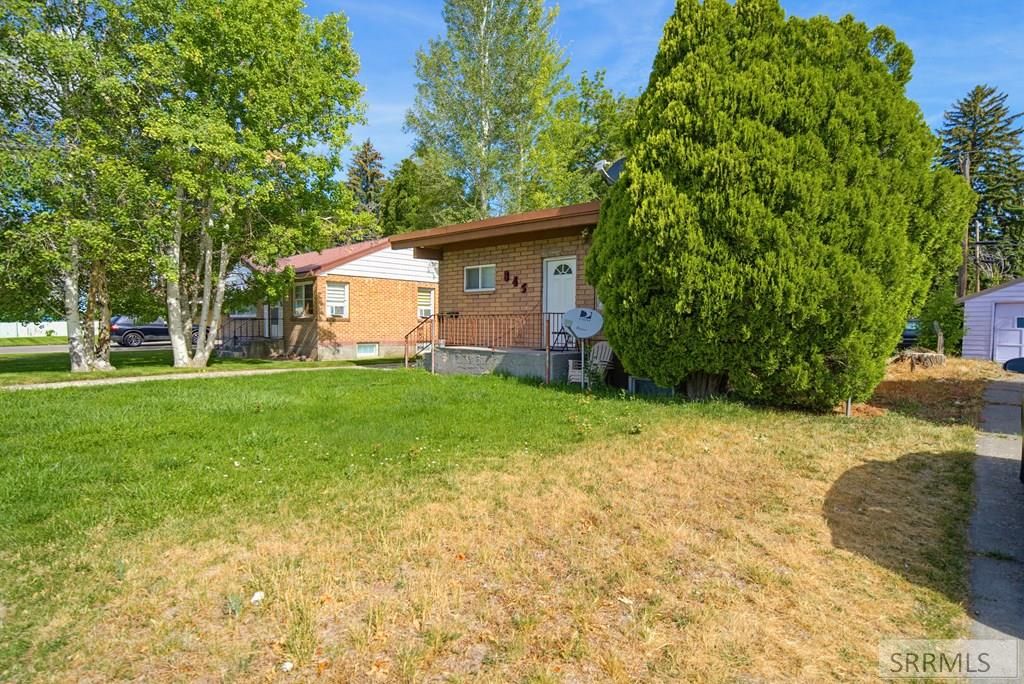 Image 4 of property listing at 845 12th Street, Idaho Falls, ID 83404