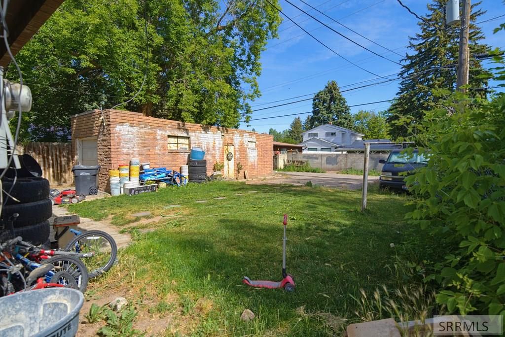 Image 5 of property listing at 845 12th Street, Idaho Falls, ID 83404