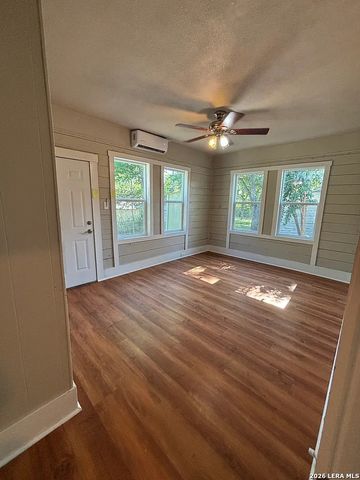 1126 Essex, San Antonio, TX 78210