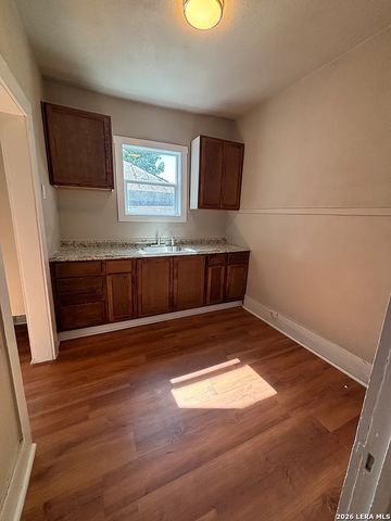 1126 Essex, San Antonio, TX 78210