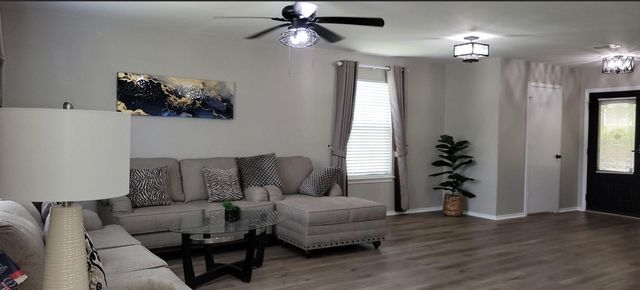 6908 Campina XING, Del Valle, TX 78617