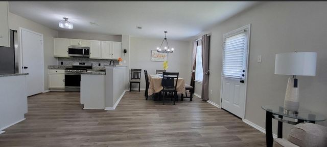 6908 Campina XING, Del Valle, TX 78617