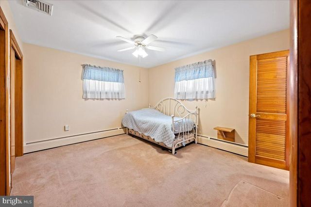 1240 RIDGE AVE, Whitehall, PA 18052