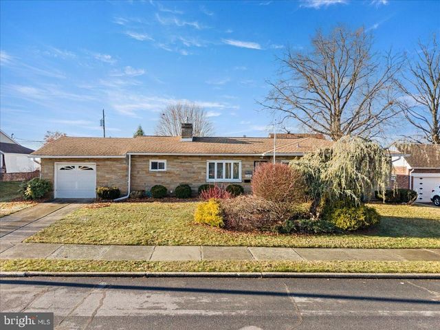 1240 RIDGE AVE, Whitehall, PA 18052