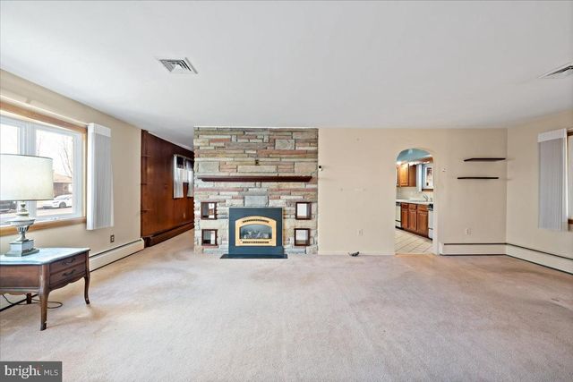 1240 RIDGE AVE, Whitehall, PA 18052