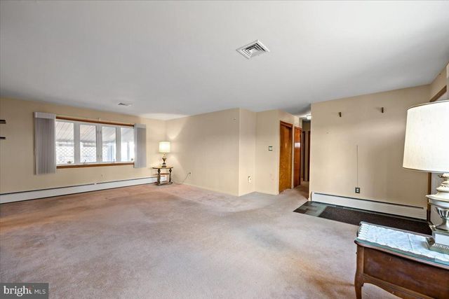 1240 RIDGE AVE, Whitehall, PA 18052