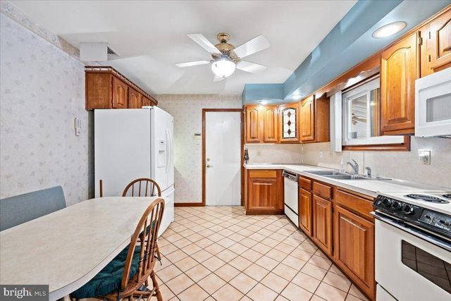 1240 RIDGE AVE, Whitehall, PA 18052