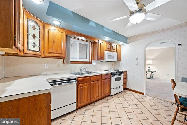 1240 RIDGE AVE, Whitehall, PA 18052