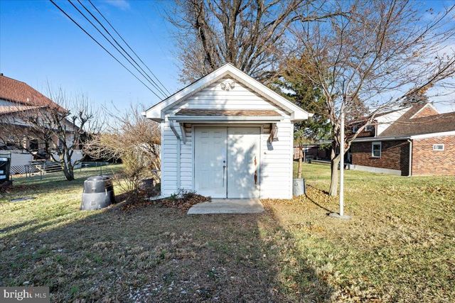 1240 RIDGE AVE, Whitehall, PA 18052